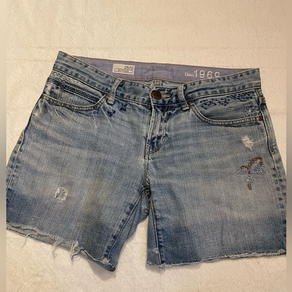 Gap 1969 vintage distressed and detailed denim cut-offs, Size 25 / 0 (fits 2 &4)